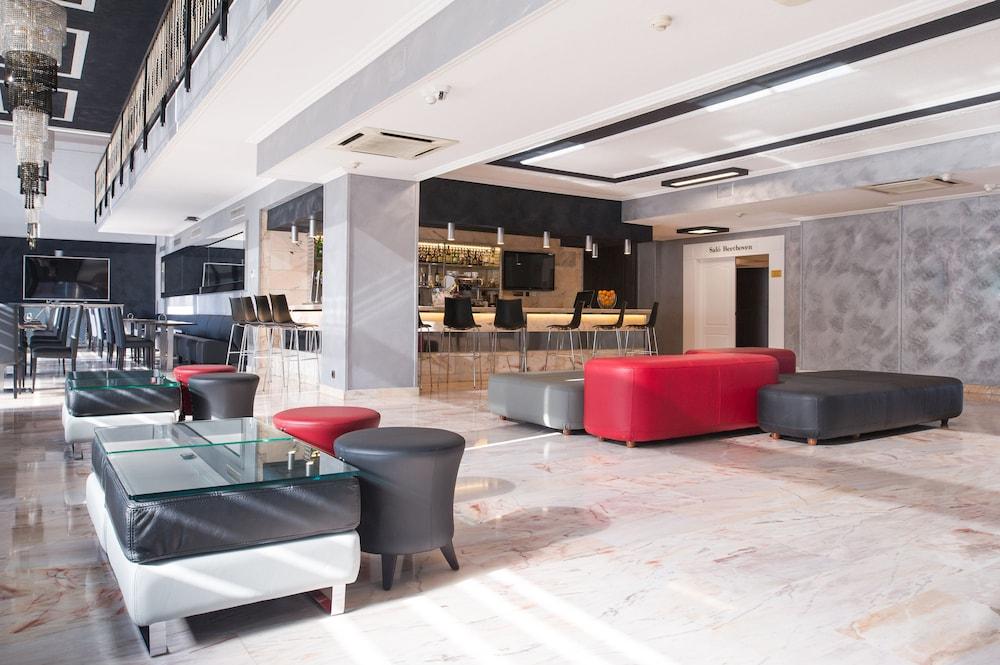 Salles Ciutat Del Prat Barcelona Airport El Prat de Llobregat Exterior foto
